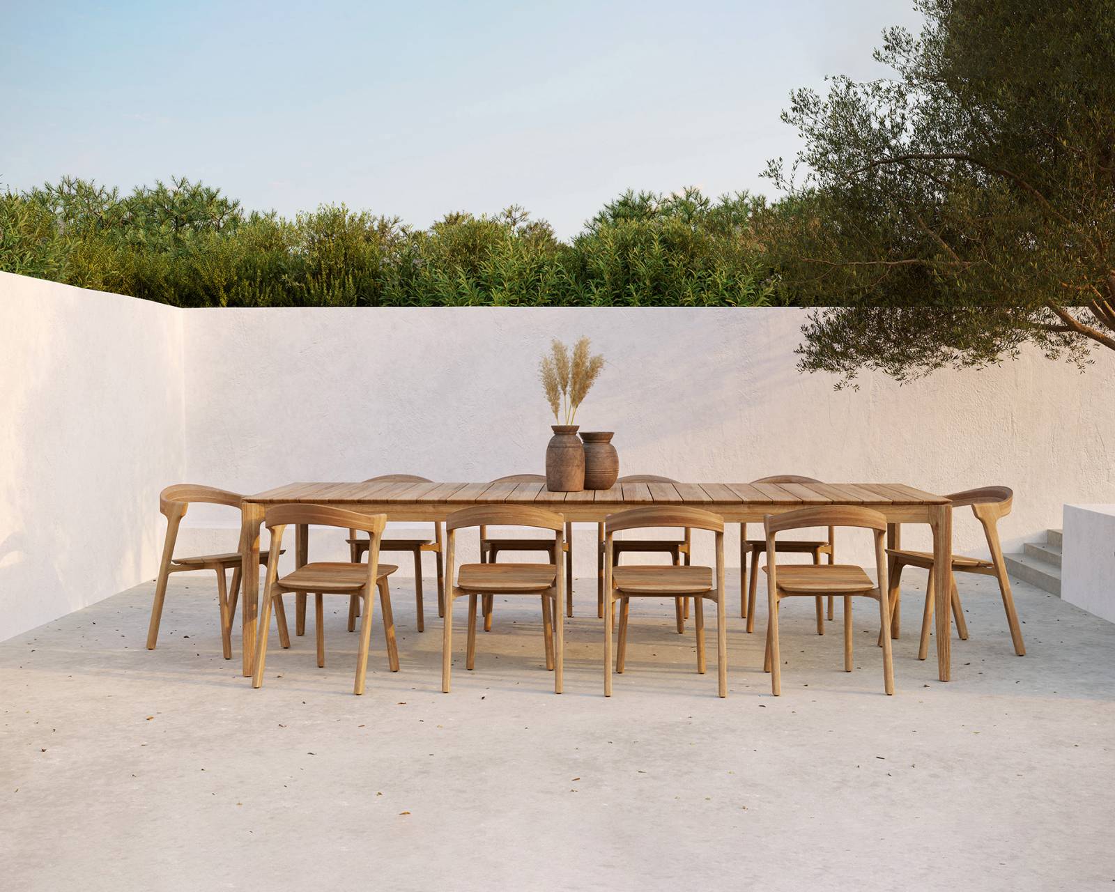 Le mobilier d'extérieur, bancs, canapés, tables et chaises de jardin à Champagne au Mont d'Or, à l'ouest de Lyon